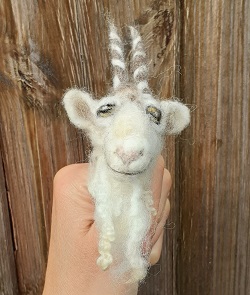 finger-puppet-goat-bessie A goat finger puppet made from felt.